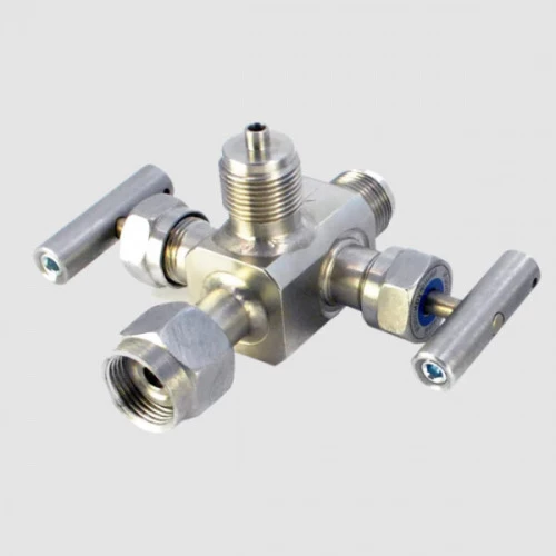 БКН2-41-12Х18Н10Т Блок клапанный 2-х вент. 1/2"NPT(В)/М20х1,5(В - накид.гайка)/1/2"NPT(Н), Pу40МПа УТ000016068